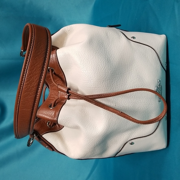 Leather bucket bag with drawstring - Picture 2 of 11